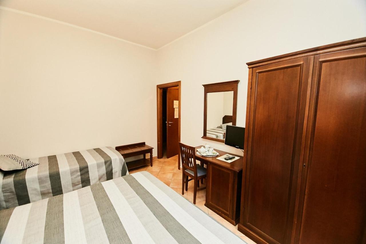Hotel Vulci モンタルト・ディ・カストロ エクステリア 写真